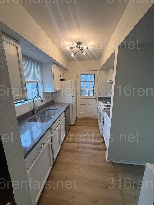 Building Photo - 1122-1124 S Laurel