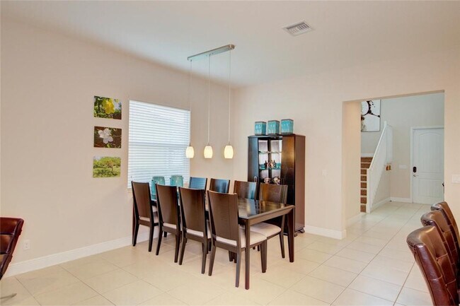 Building Photo - 495 NE Abaca Way