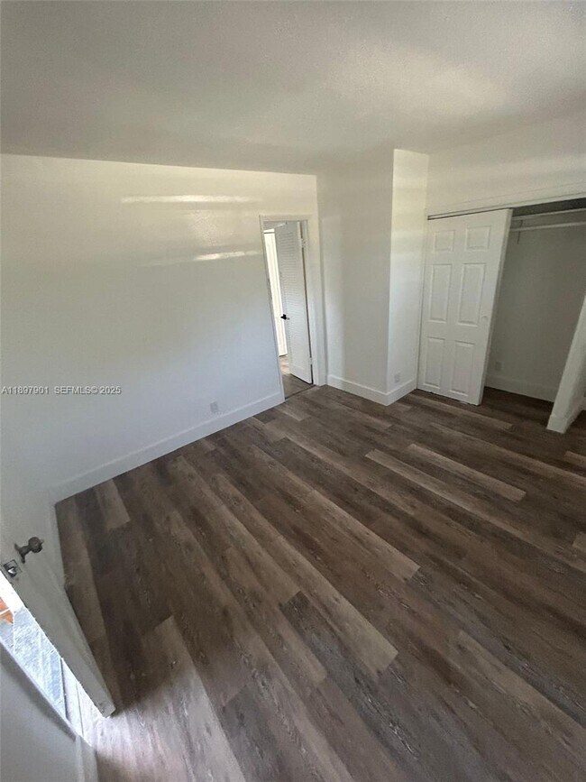 Building Photo - 1035 N Andrews Ave