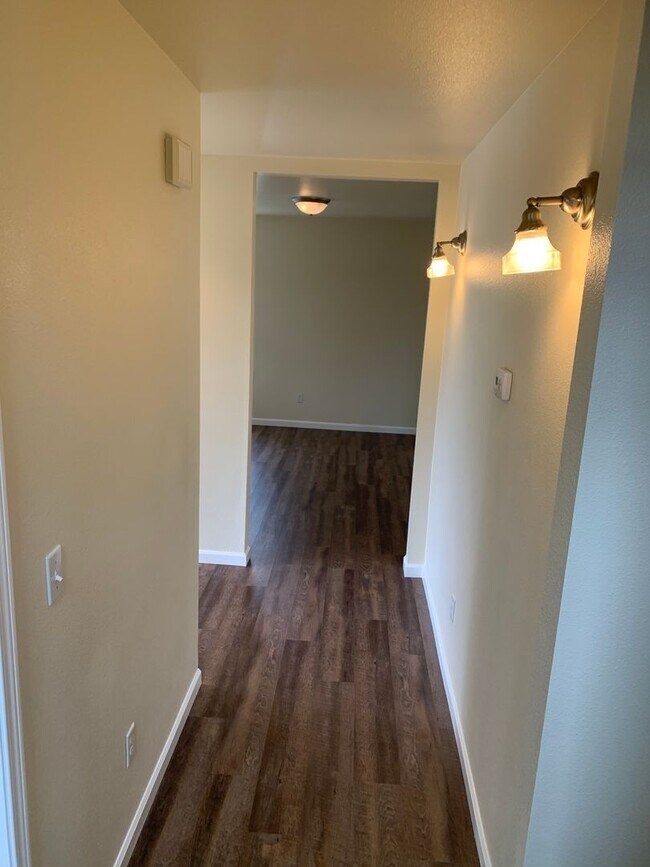 Building Photo - Available Now! 3 Bedroom ~ 1.5 Bathroom House Located in South Corvallis with A/C