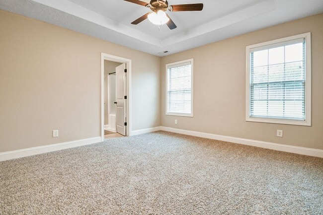 Building Photo - Pet Friendly Three Bedroom!