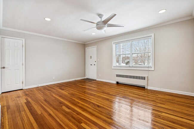 Building Photo - 6A W Roselle Ave