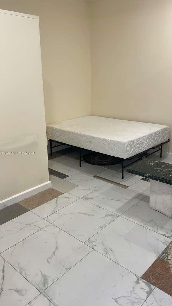 Building Photo - 1150 Normandy Dr