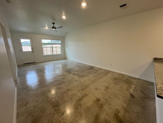 Building Photo - 912 Wax Myrtle Ct