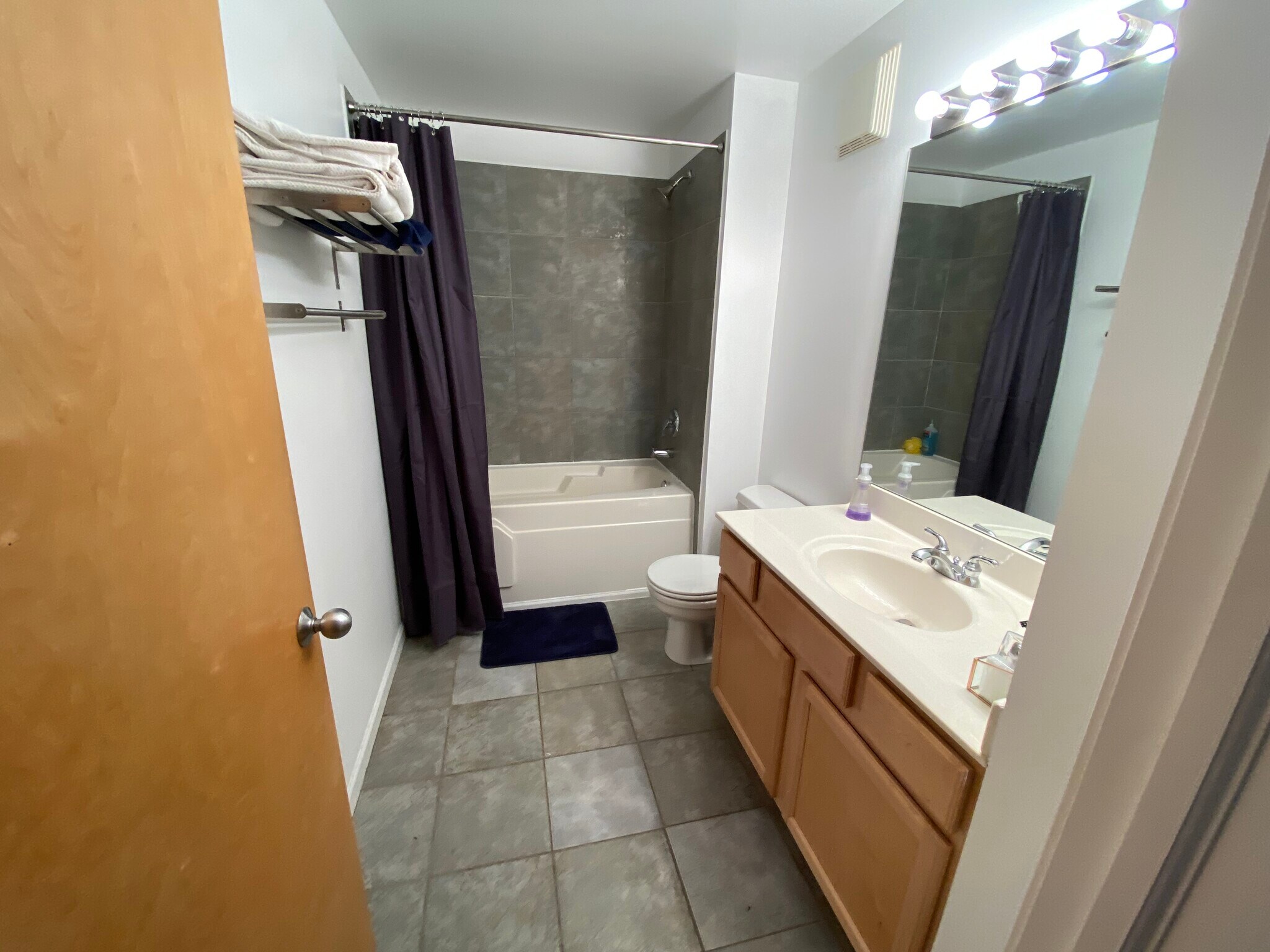 Building Photo - 215 N Aberdeen St