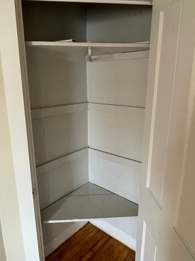 Building Photo - 10 S Preston St