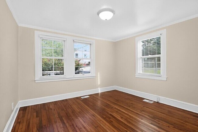 Building Photo - Charming 2BD/1BA Home Near Lakewood Park!