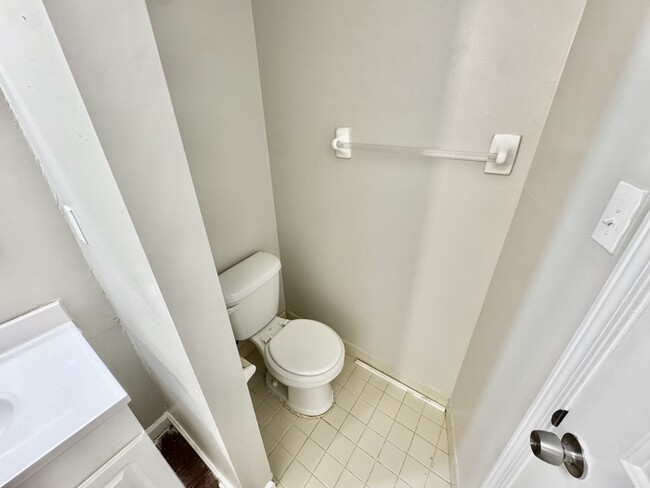 Building Photo - 5825 Plum Valley Dr