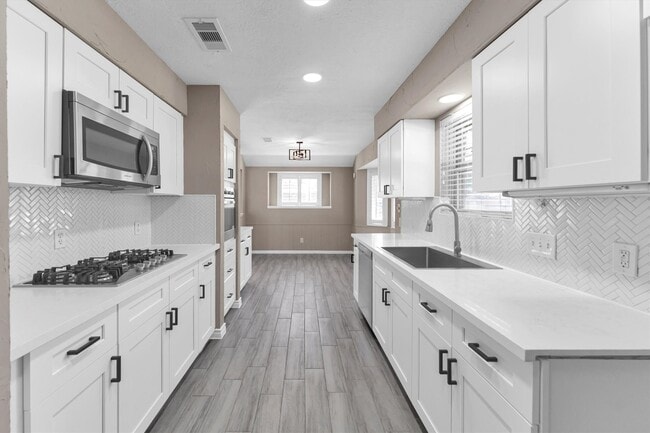 Building Photo - 27013 S Pyeatt Ln