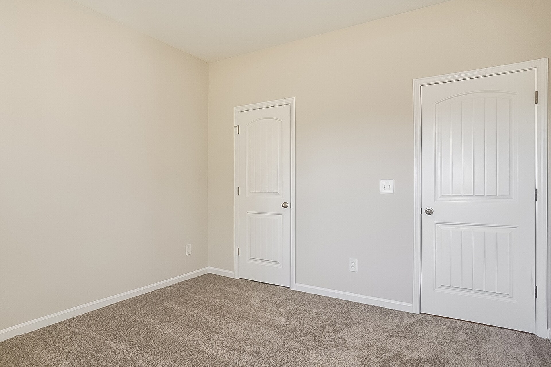 Building Photo - 360 Bainbridge Dr