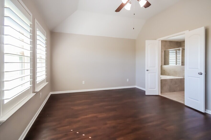Building Photo - 15002 Golden Summer Ct