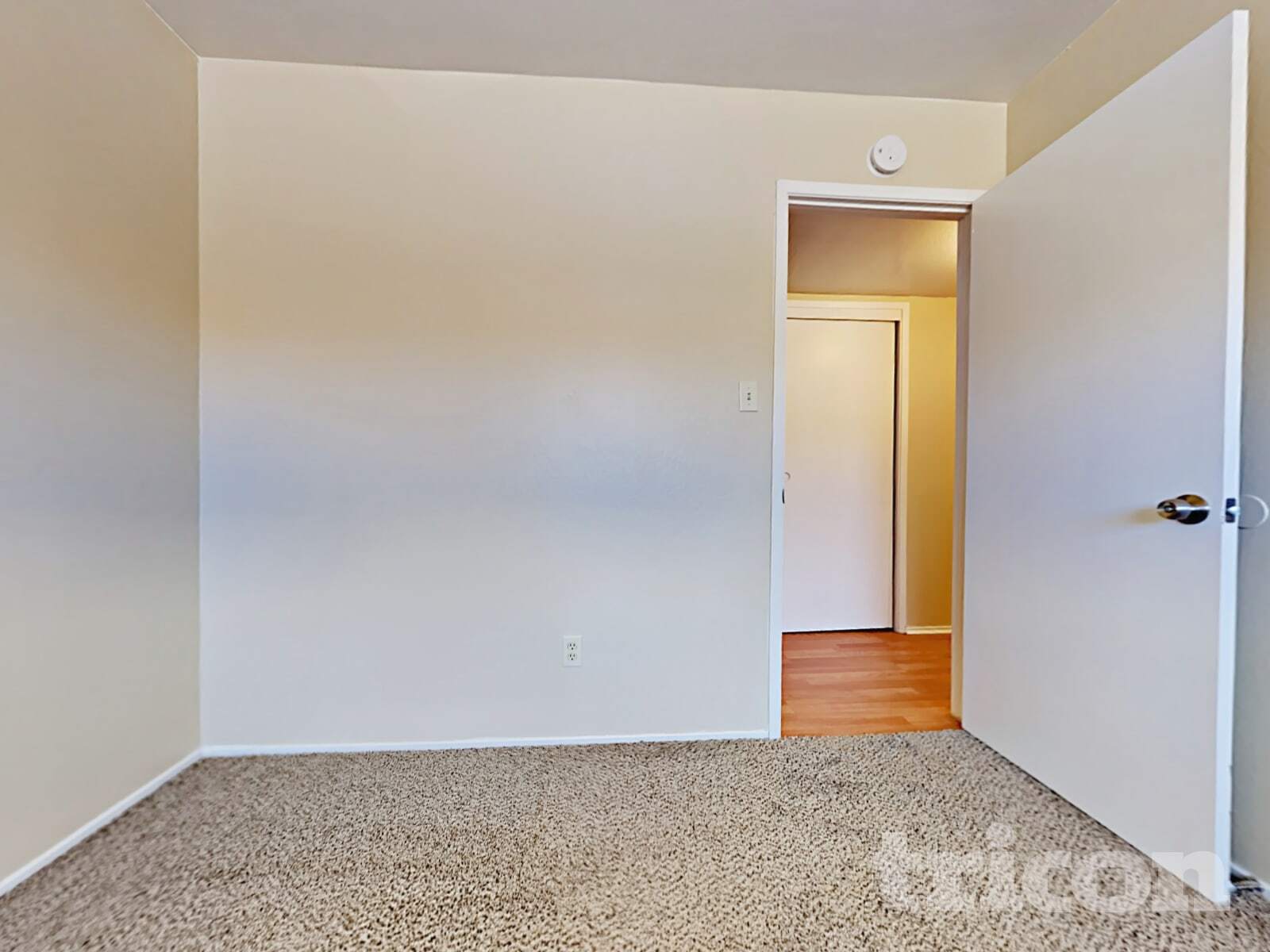 Building Photo - 10061 Lincoln Village Dr
