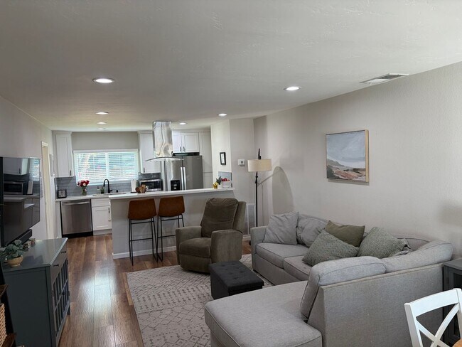 Building Photo - Gorgeous Single-Family Home in San Marcos!