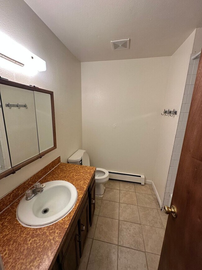 Building Photo - EM1304