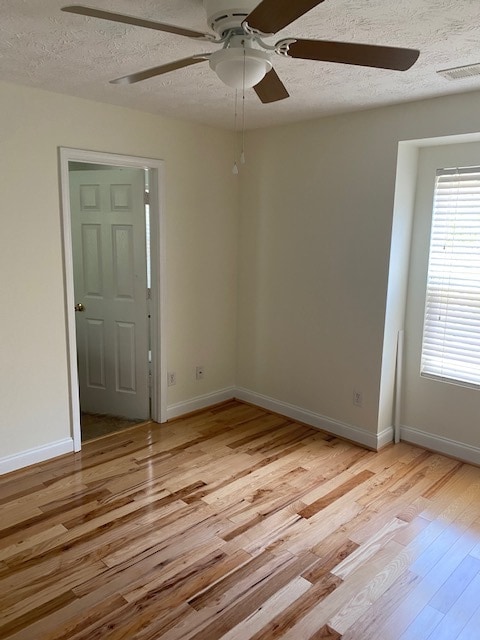 Building Photo - Very Nicely Renovated townhome in the Cony...