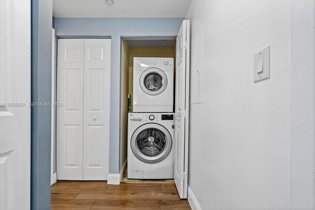 Building Photo - 510 NW 84th Ave