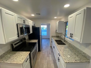 Building Photo - 242 S Olive