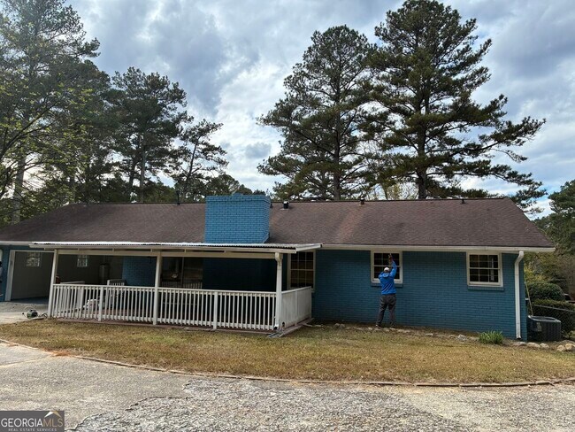 Building Photo - 6322 W Fayetteville Rd