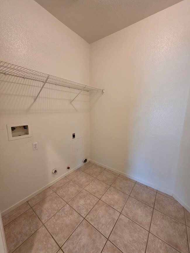 Building Photo - *** Move-In Special $300 OFF 1st Month's R...