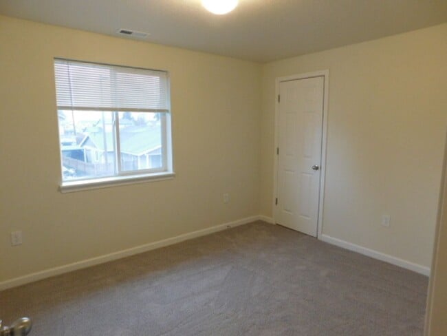 Building Photo - 3Bd/2.5Ba Two Story House - Available Soon!