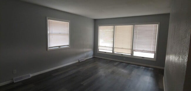 Building Photo - 8632 Broadway Dr