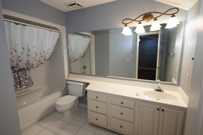 Building Photo - 1473 S Mariners Pointe