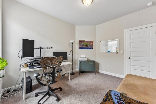Building Photo - 9901 Thane Way