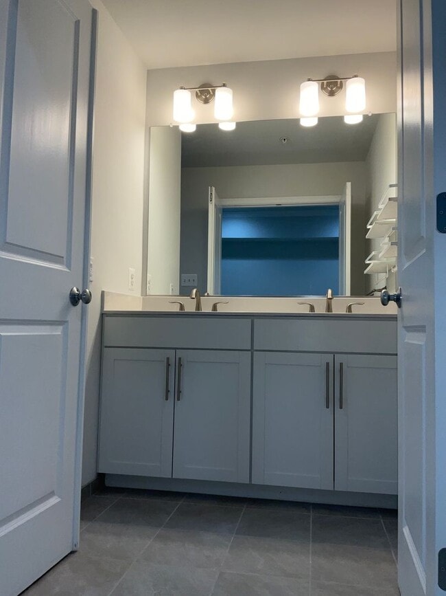 Building Photo - Beautiful 4BR 3.5BA 3 level townhome with 2 car attached garage located in the Cabin Branch Commu...