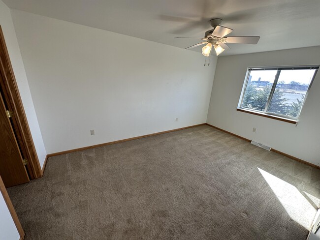 Building Photo - 132 Sater St