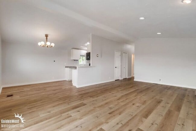 Building Photo - Relaxing 3Bdm 2Ba Single-Family Home in Spring Valley Neighborhood - MI Special