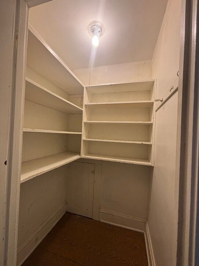 Building Photo - Ludlow2921