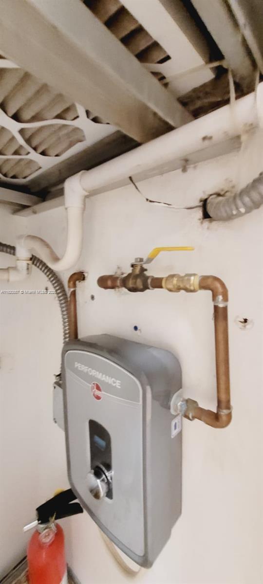 Building Photo - 471 NE 25th St