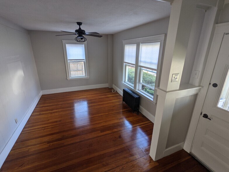 Living room - 16 Appleton St