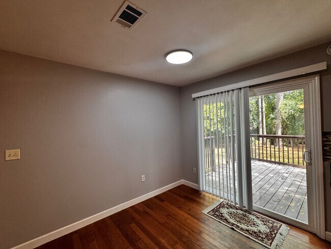 Building Photo - 358 John King Rd