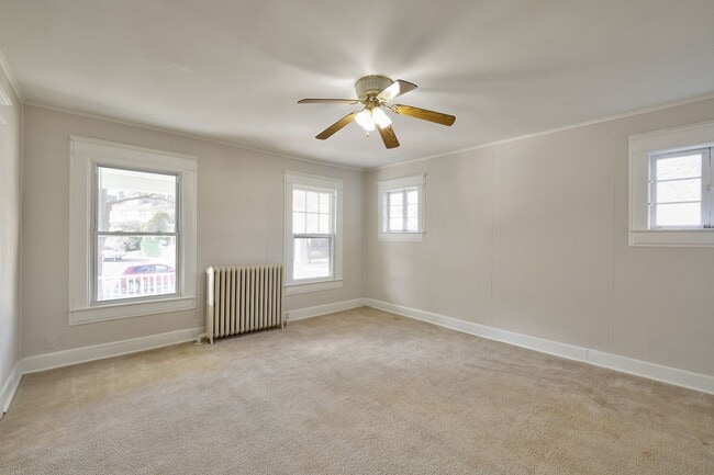 Building Photo - Great 4 Bedroom in 16th st Heights