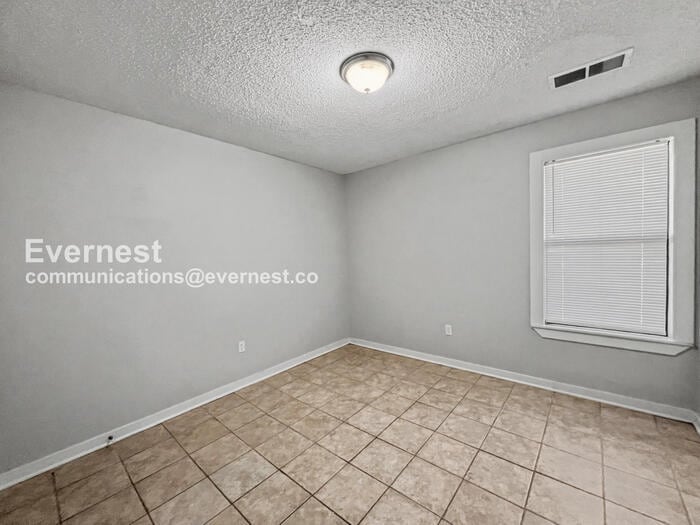 Building Photo - 10731 Chateau Dr