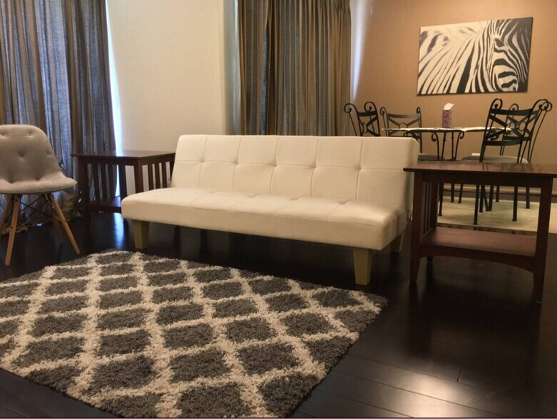 Primary Photo - 10250 Prince Pl