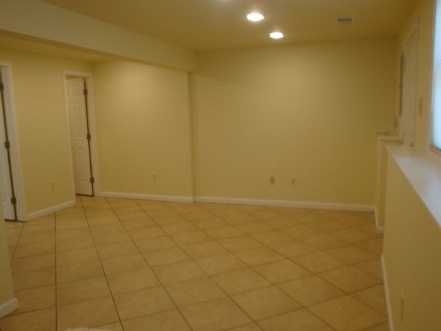 Building Photo - 8492 Kirby St