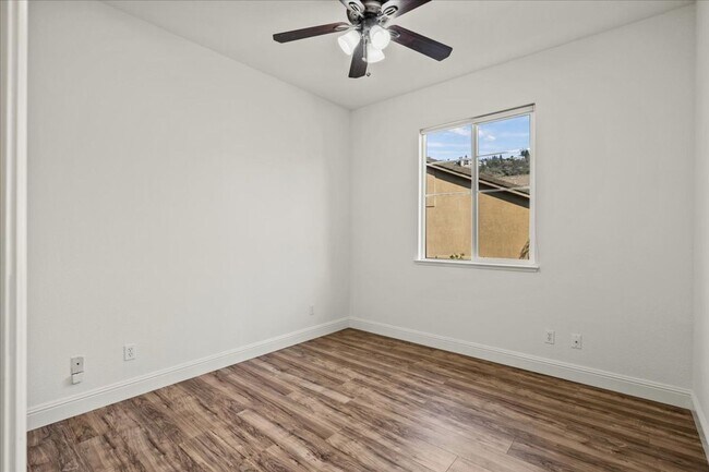 Building Photo - Elegant & Spacious 4 Bedroom Home Near Fol...