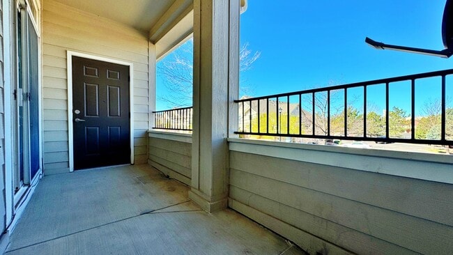 Building Photo - Fantastic NEWER Paint NEWER Carpet 2 Bed 2...