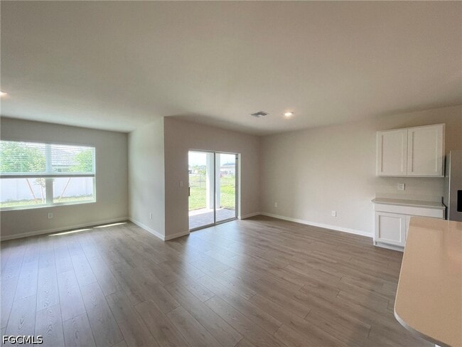 Building Photo - 920 NE 10th St