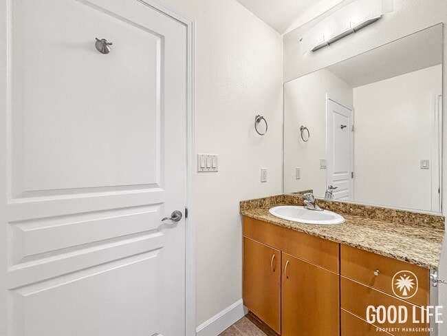 Building Photo - Beautiful 1BD/1BA Condo in Little Italy W/ A/C, W/D, Private Balcony with City Views, Community G...