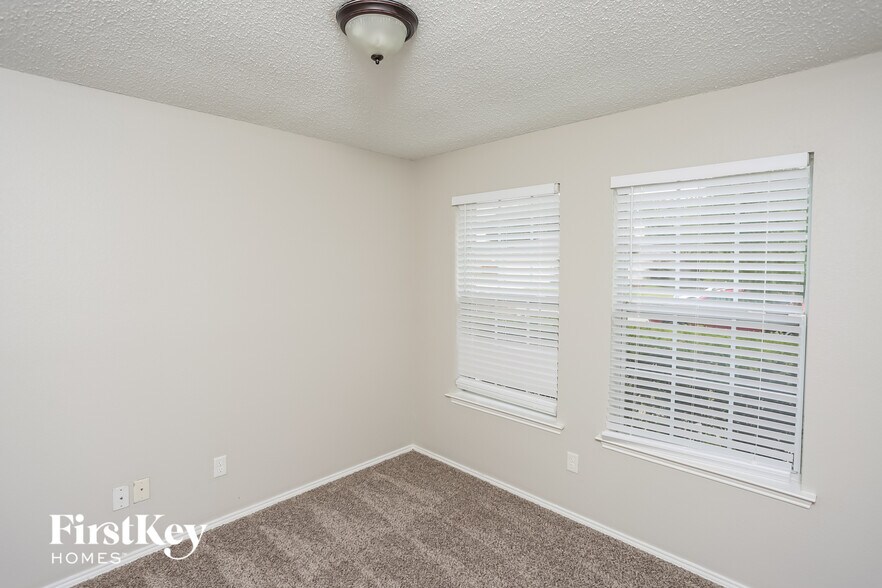 Building Photo - 433 Asbury Dr