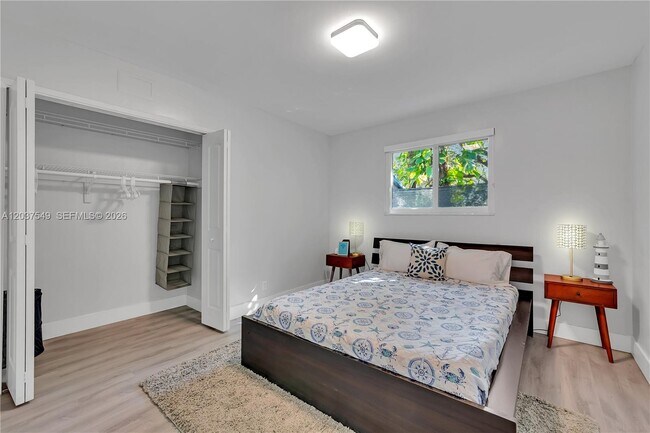 Building Photo - 204 SW 19th Ave