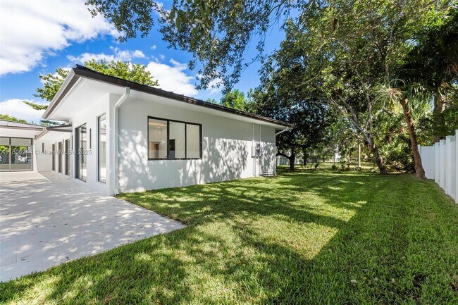Building Photo - 7530 SW 134th St