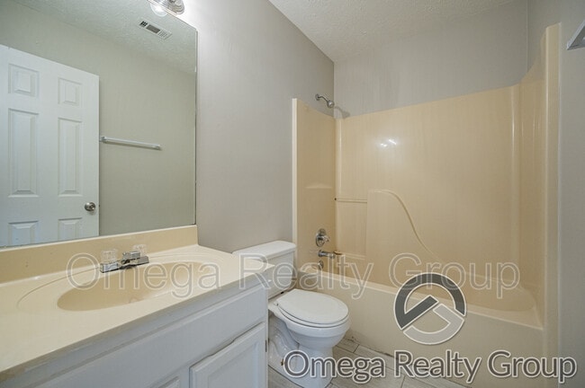 Building Photo - 8508 English Oak Loop