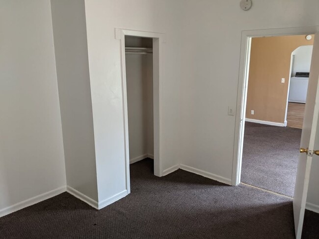 Building Photo - 512 1st Ave NE