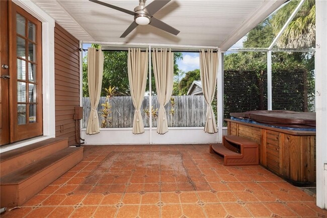 Building Photo - 227 W Fern St