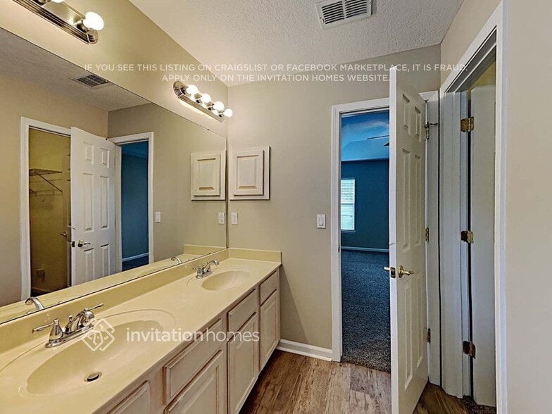 Building Photo - 15574 Spotted Saddle Cir