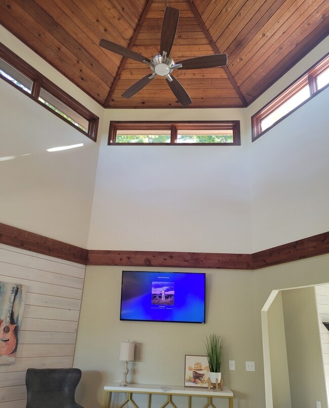 Building Photo - 166 Baltusrol Rd